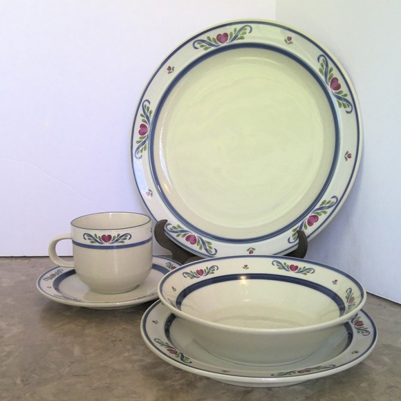 Tienshan Stoneware 5 Piece Set Floral Heart Vine Blue Trim Plate Bowl Cup Saucer - Picture 1 of 3